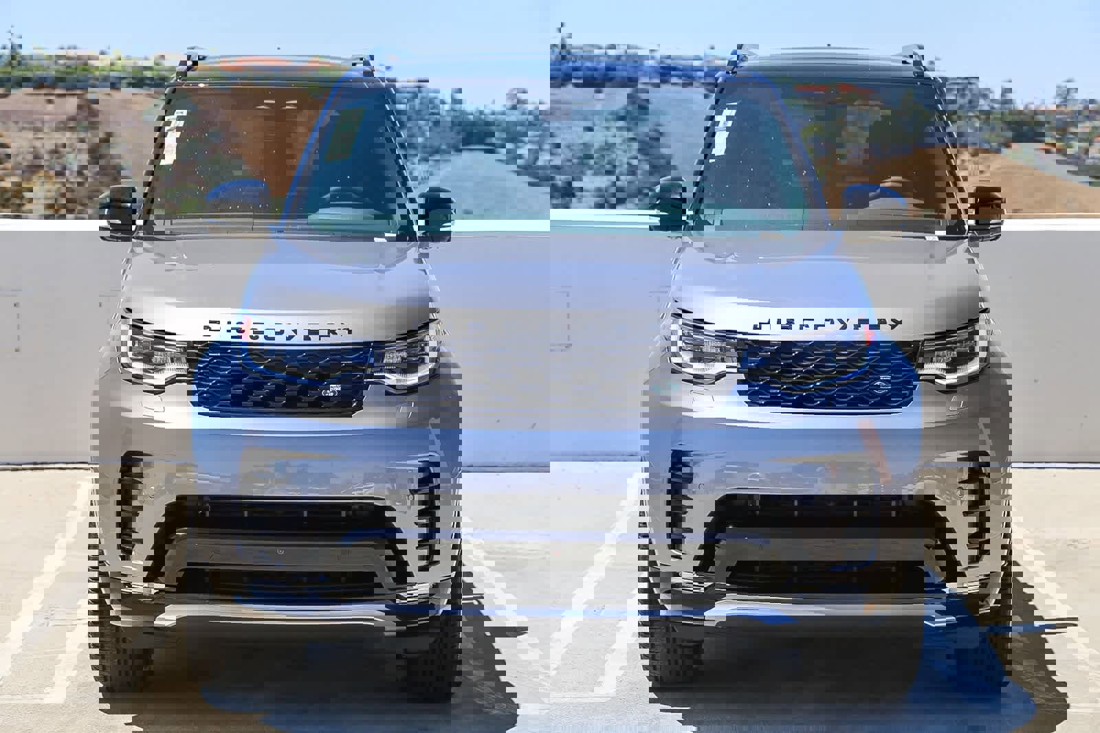 New 2025 Land Rover Discovery Dynamic SE image 2