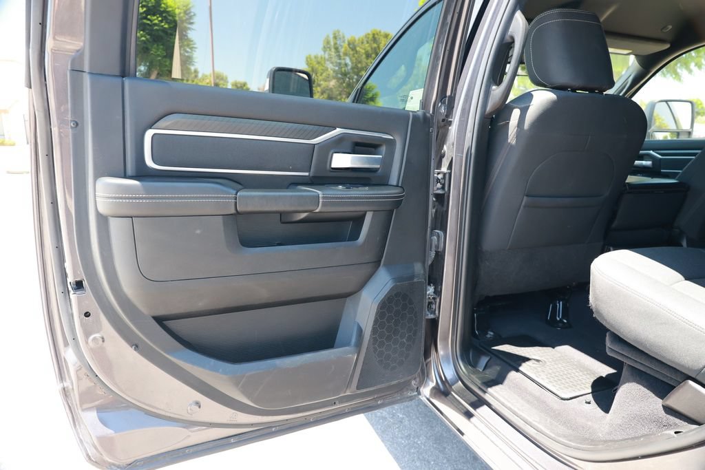 Used 2025 RAM 2500 Big Horn AWD/4WD image 33
