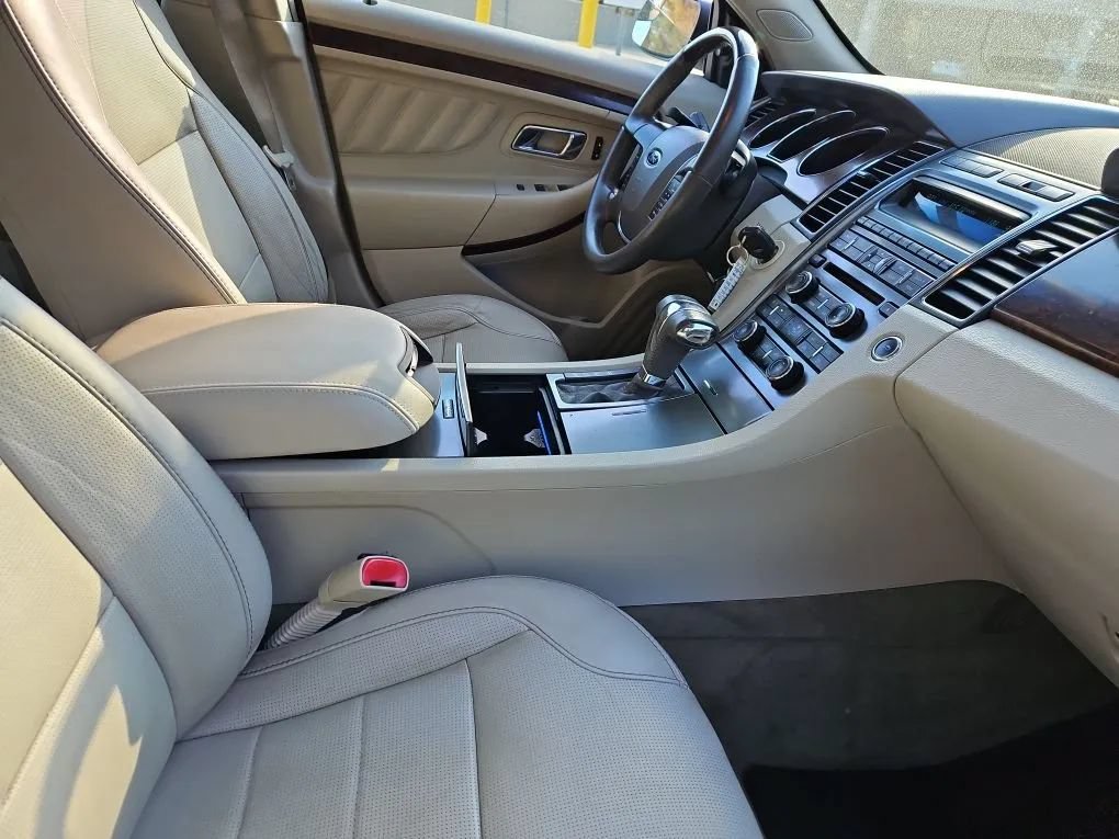Used 2012 Ford Taurus Limited FWD image 6