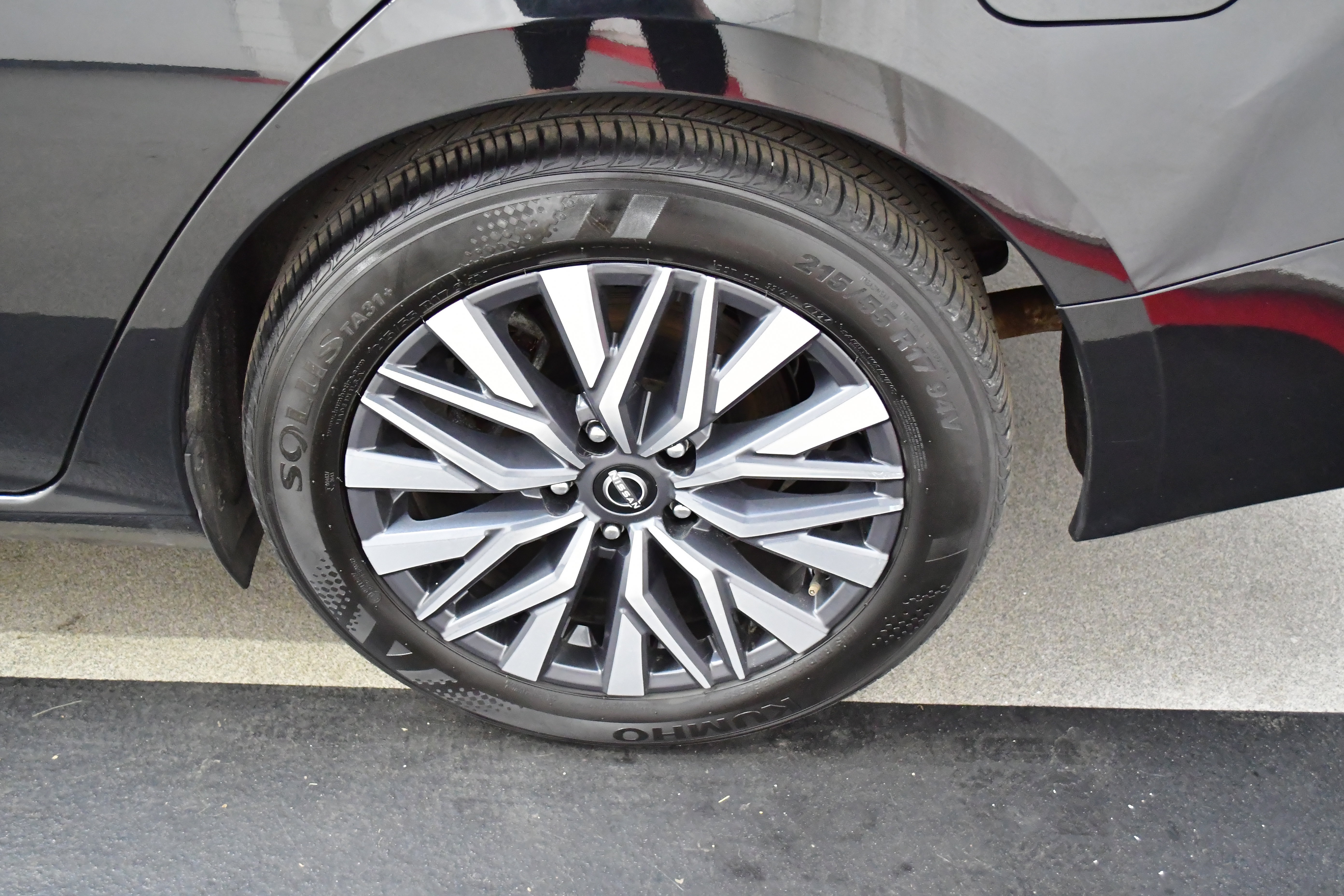 Used 2025 Nissan Altima 2.5 SV FWD image 34
