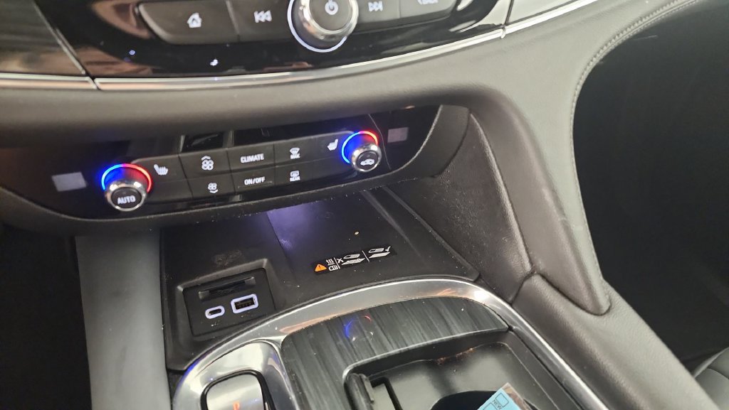 Used 2023 Buick Enclave Essence AWD/4WD image 18