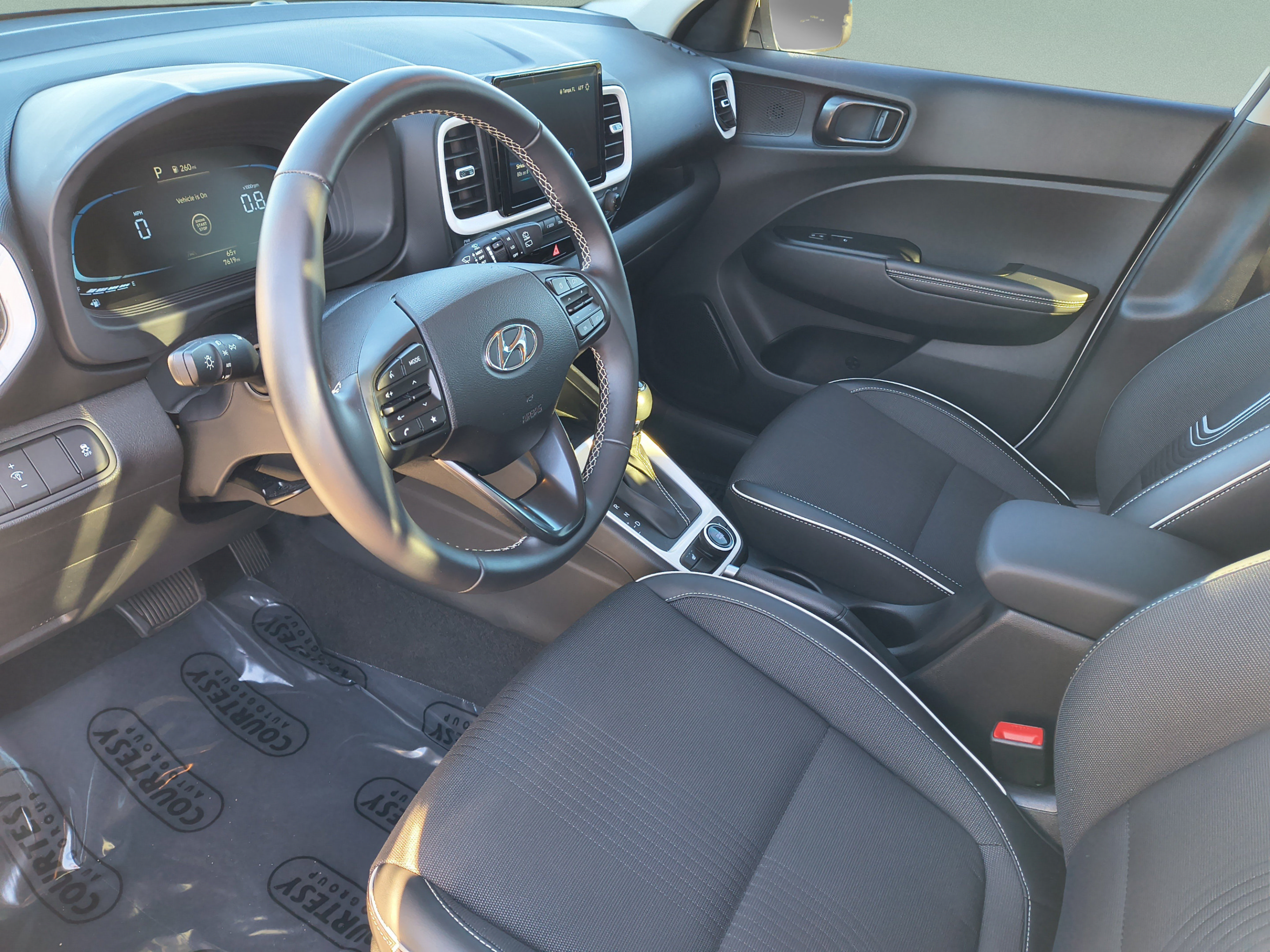 Certified 2023 Hyundai Venue Limited FWD image 15