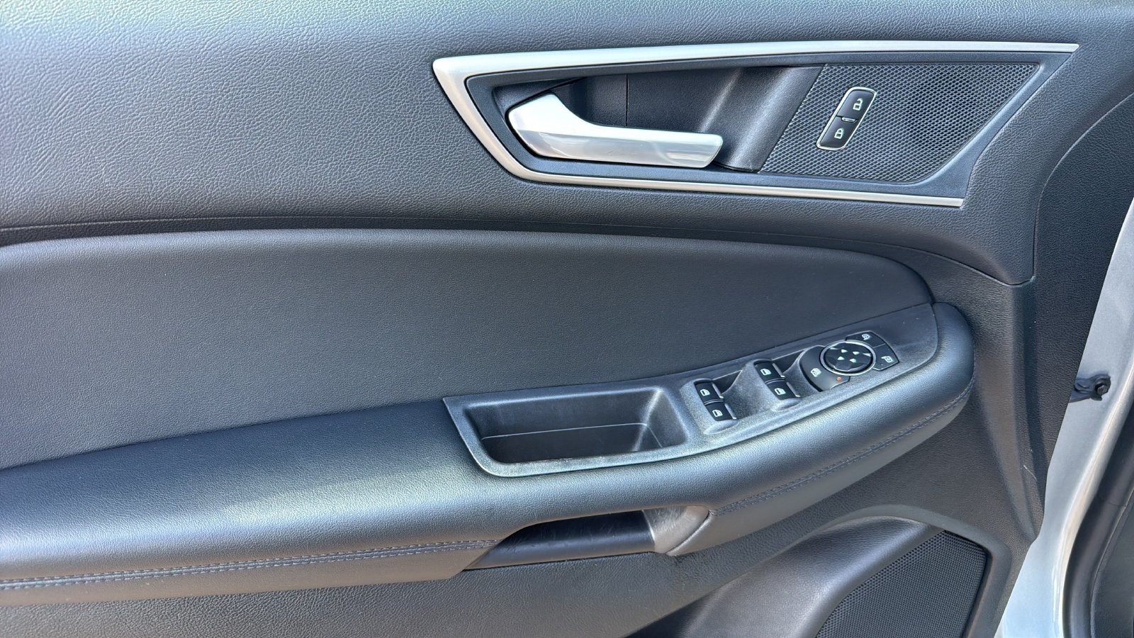 Used 2024 Ford Edge SEL AWD/4WD image 11