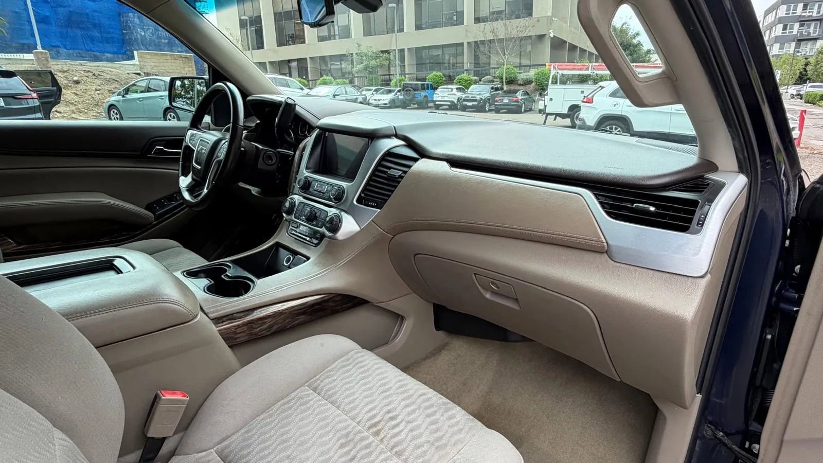 Used 2017 GMC Yukon XL SLE image 16