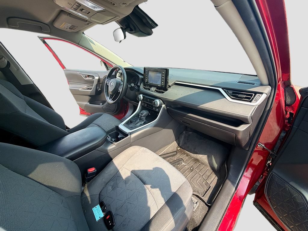 Used 2021 Toyota RAV4 XLE w/ XLE Grade Weather Package AWD/4WD image 31