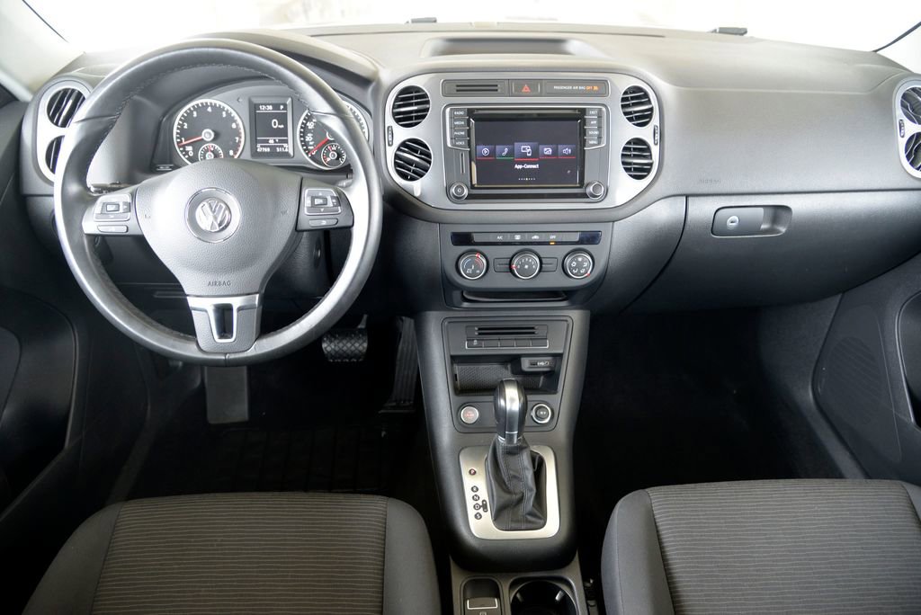 Used 2017 Volkswagen Tiguan S image 17