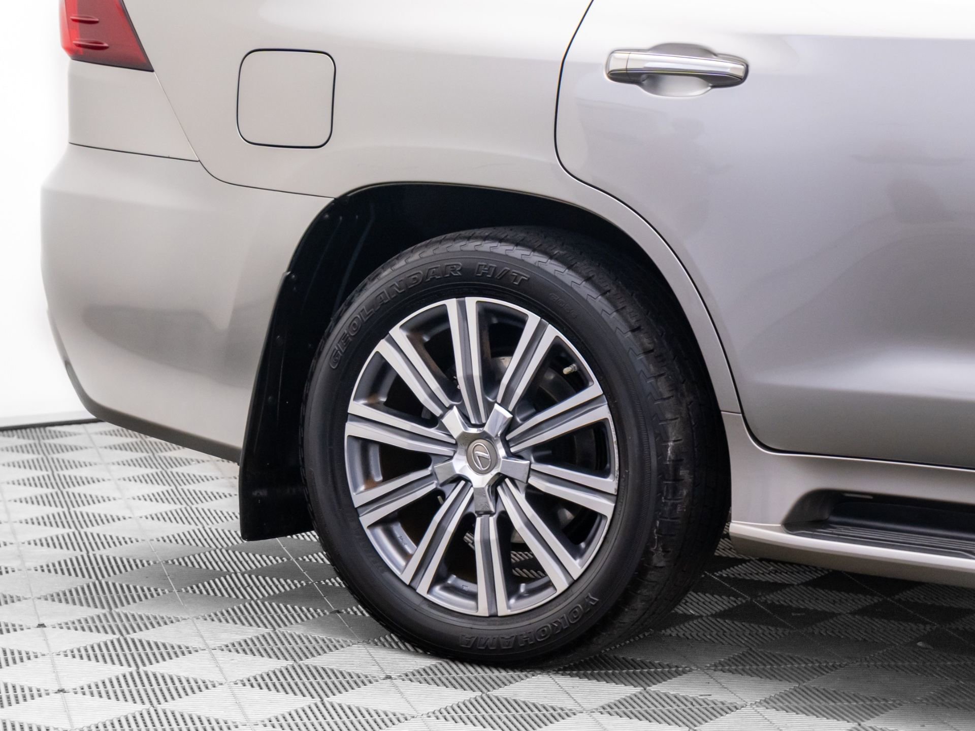 Used 2016 Lexus LX 570 4WD image 35