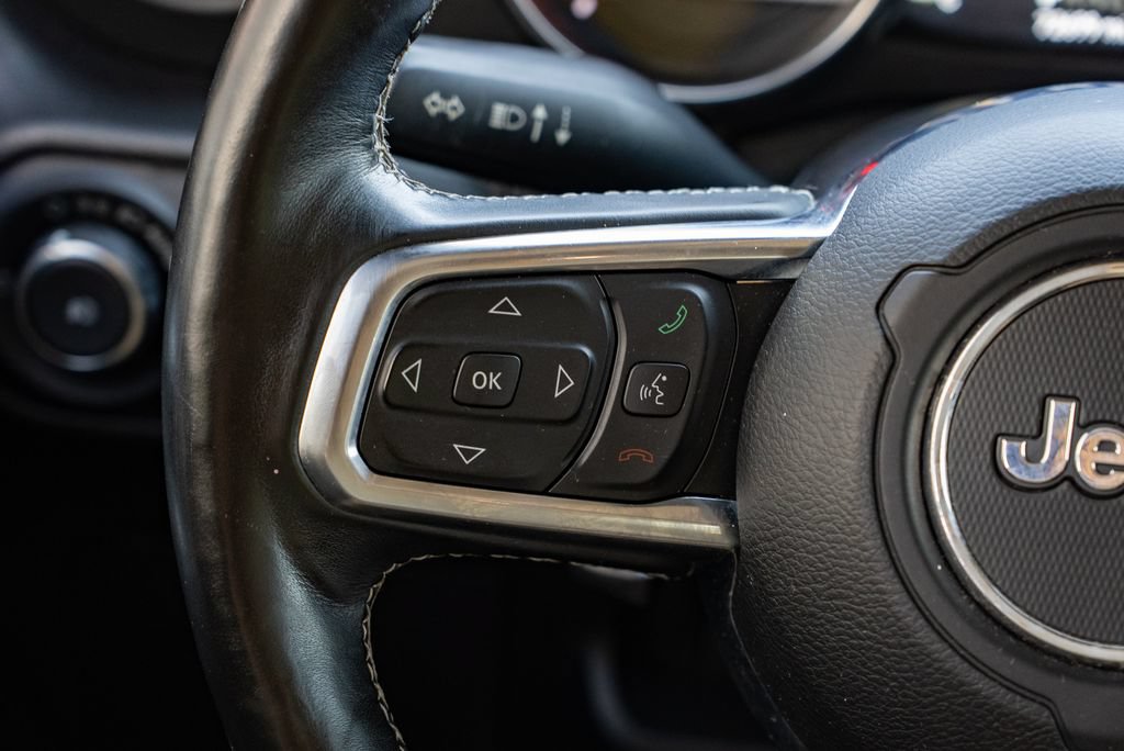Used 2018 Jeep Wrangler Unlimited Sahara w/ Uconnect 4C Nav & Sound Group AWD/4WD image 14