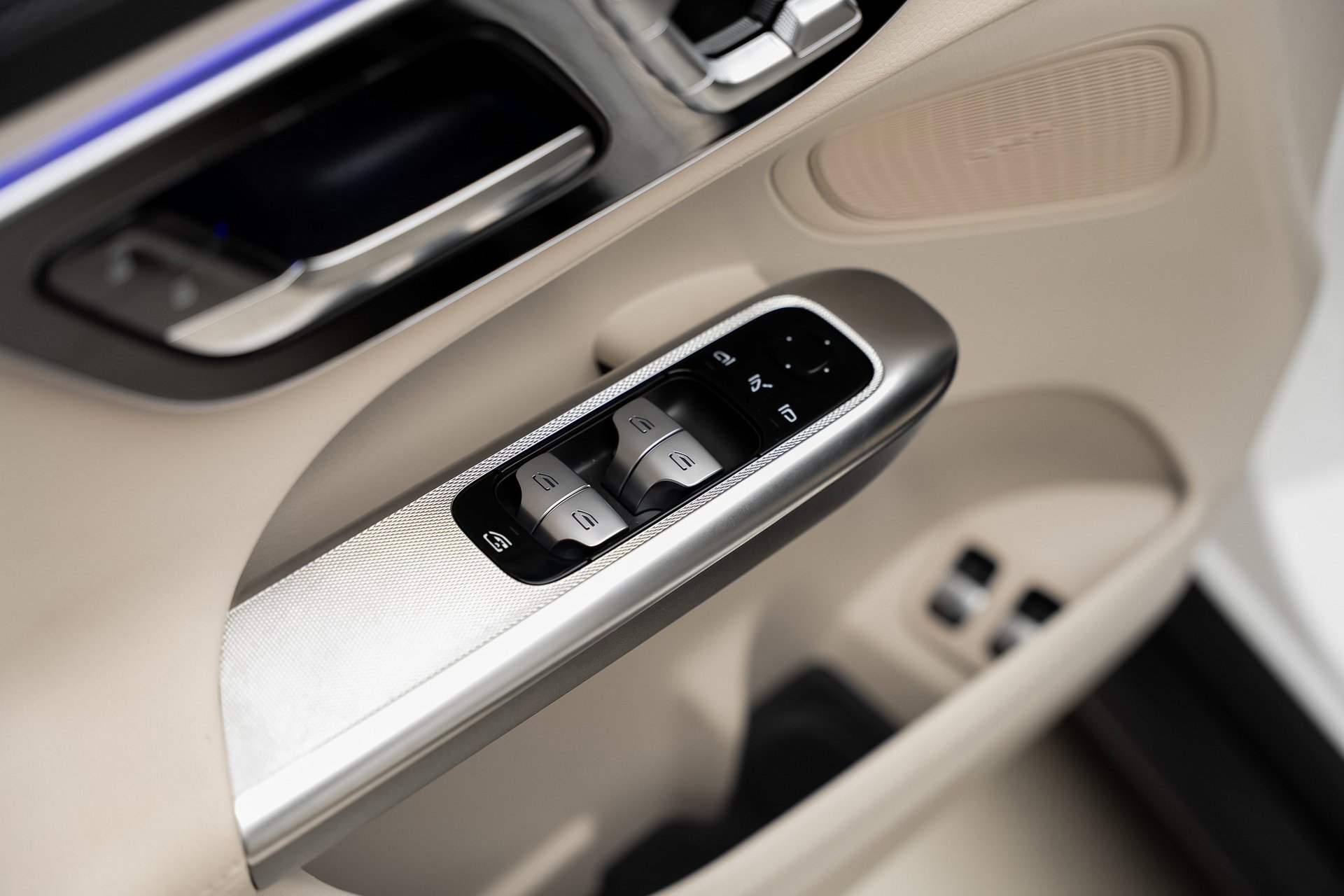 Used 2025 Mercedes-Benz GLC 350e 4MATIC image 54