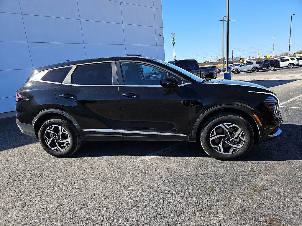 Used 2025 Kia Sportage LX image 9