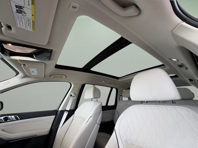 Used 2024 BMW X7 xDrive40i w/ Executive Package image 28