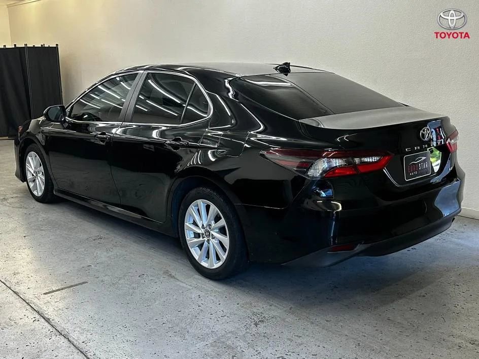 Used 2022 Toyota Camry LE FWD image 6