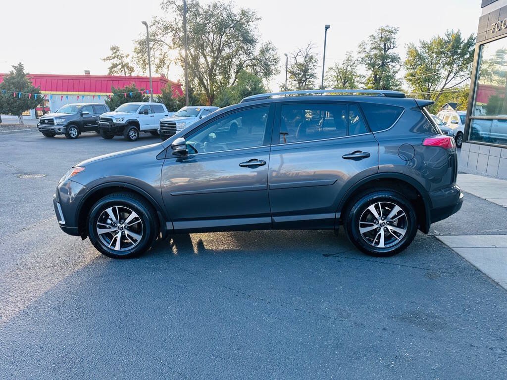 Used 2016 Toyota RAV4 XLE AWD/4WD image 4