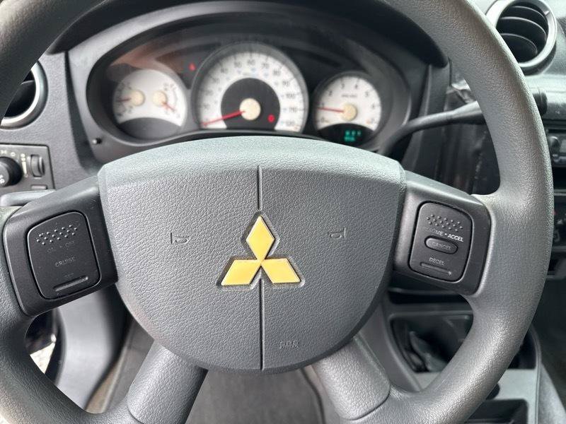 Used 2006 Mitsubishi Raider LS RWD image 12