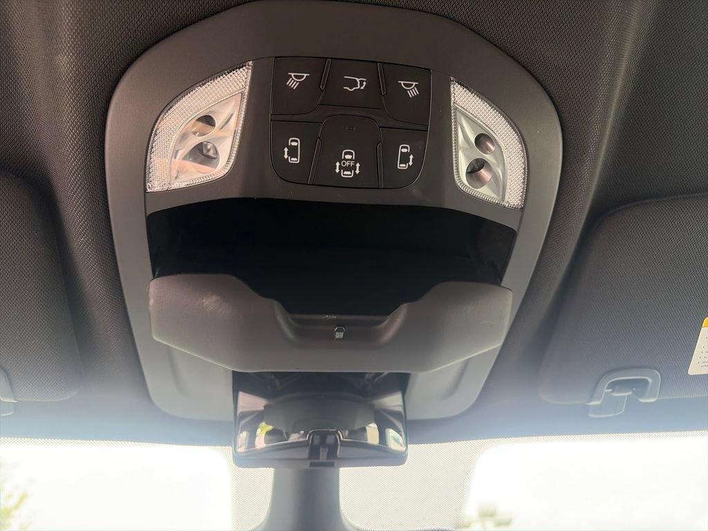 Used 2026 Chrysler Pacifica Select FWD image 37