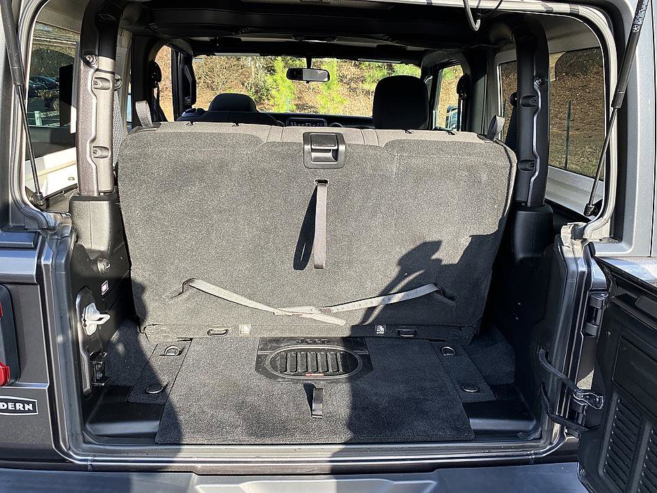 Used 2018 Jeep Wrangler Sport S image 22