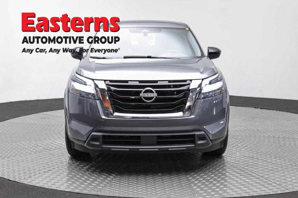 Used 2024 Nissan Pathfinder S AWD/4WD image 3