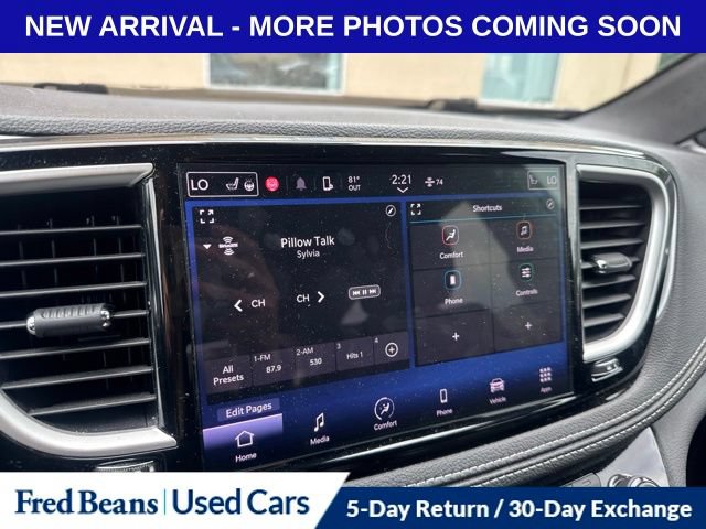 Used 2024 Chrysler Pacifica Touring FWD image 7