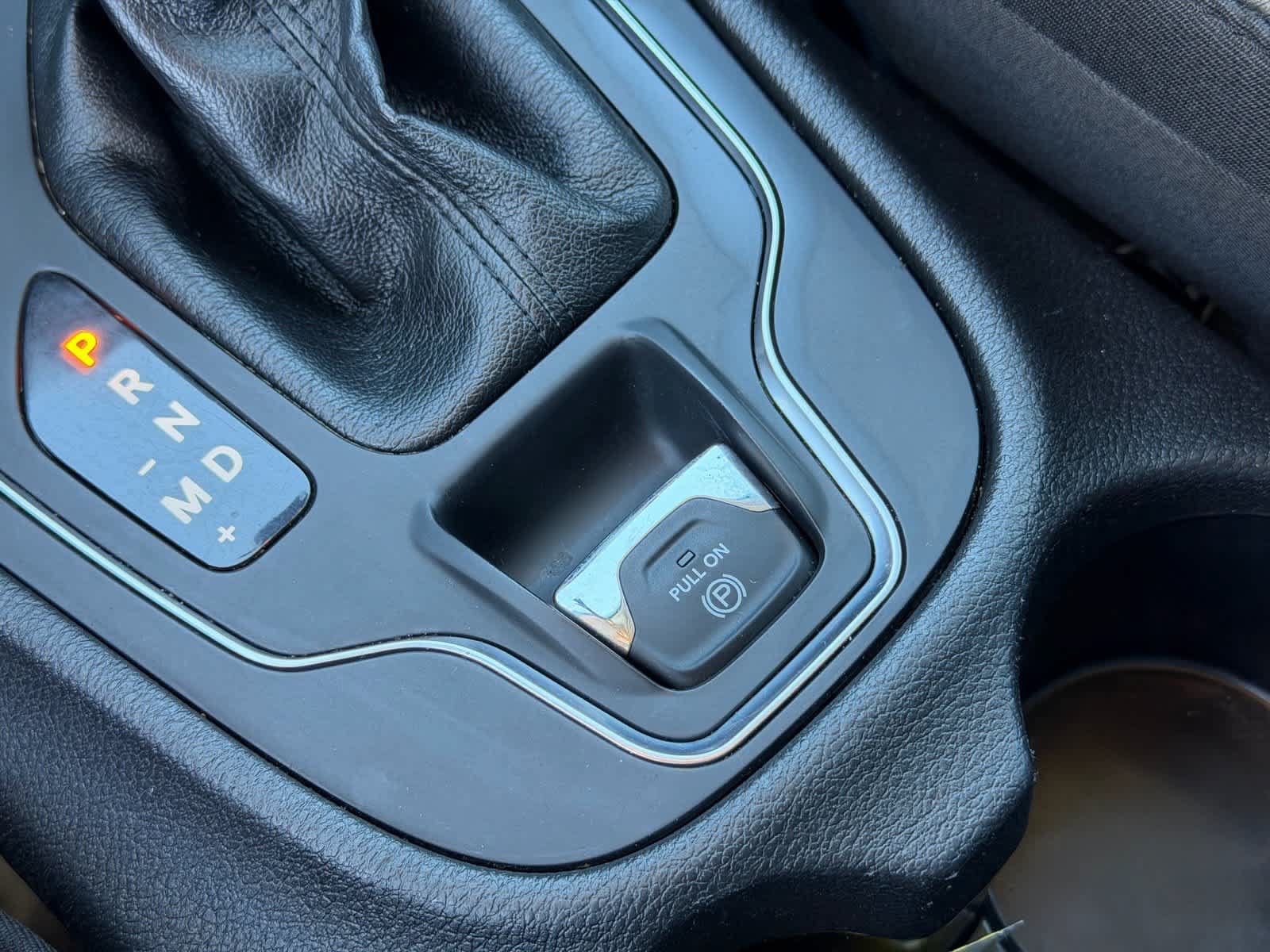Used 2020 Jeep Cherokee Latitude Plus FWD image 26