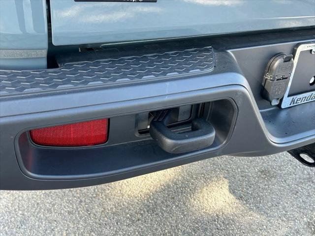 Certified 2025 Jeep Gladiator Sport AWD/4WD image 35