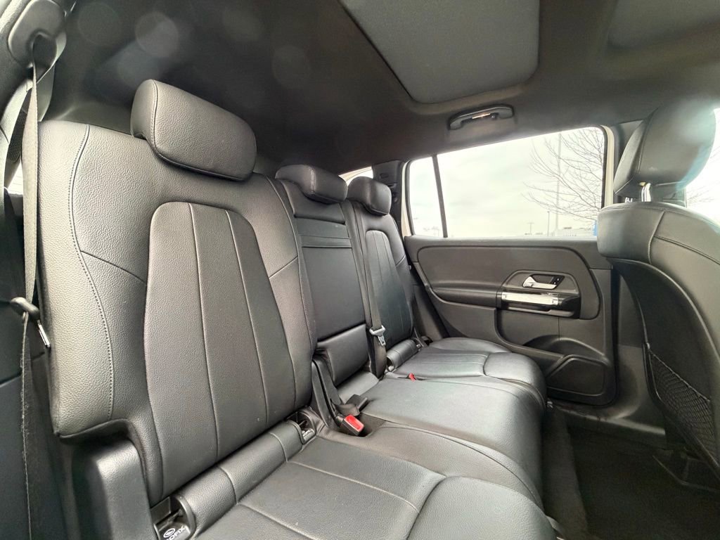 Used 2022 Mercedes-Benz GLB 250 4MATIC w/ Premium Package Lite image 34