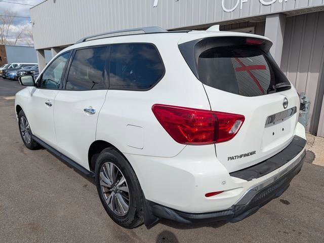 Used 2020 Nissan Pathfinder S FWD image 2