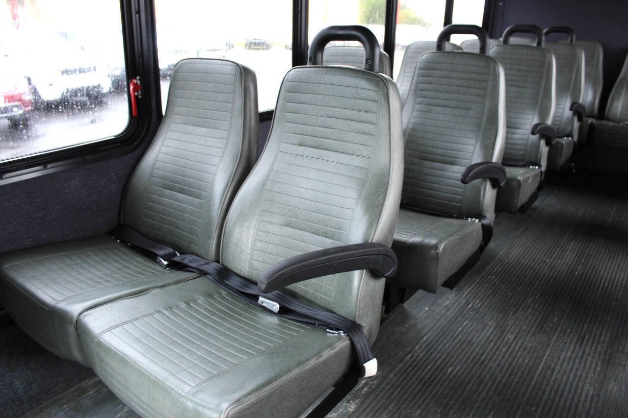 Used 2013 Ford E-450 and Econoline 450 Super Duty w/ Shuttle Bus Prep Pkg RWD image 17