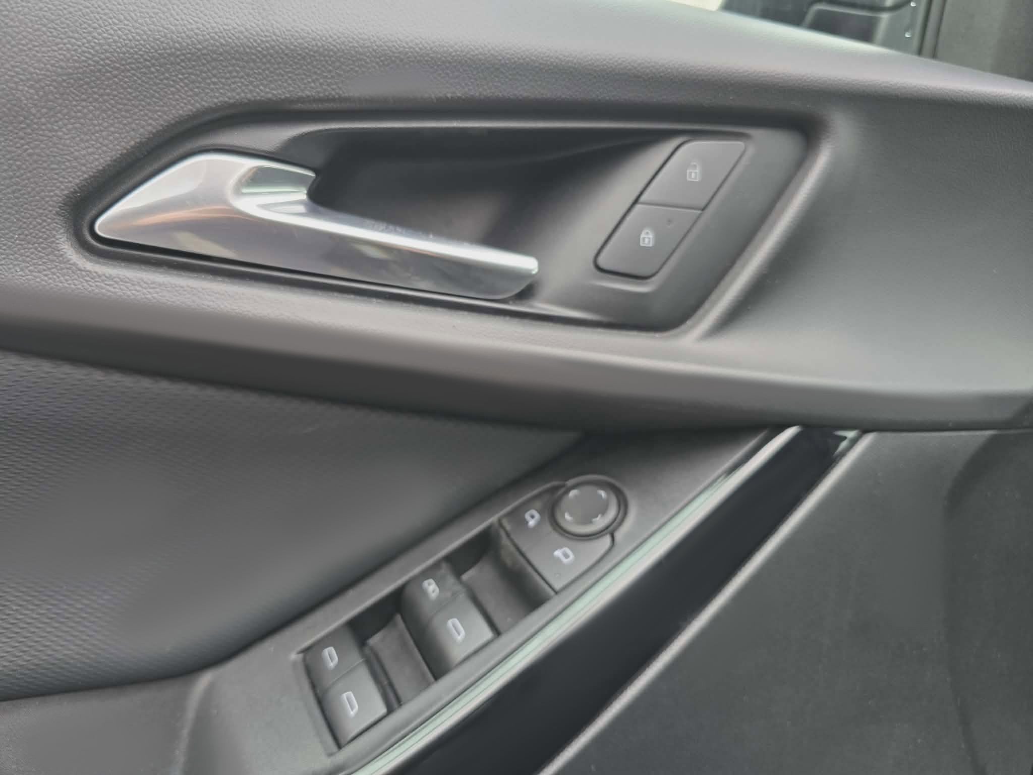 Used 2025 Chevrolet Equinox LT AWD/4WD image 15