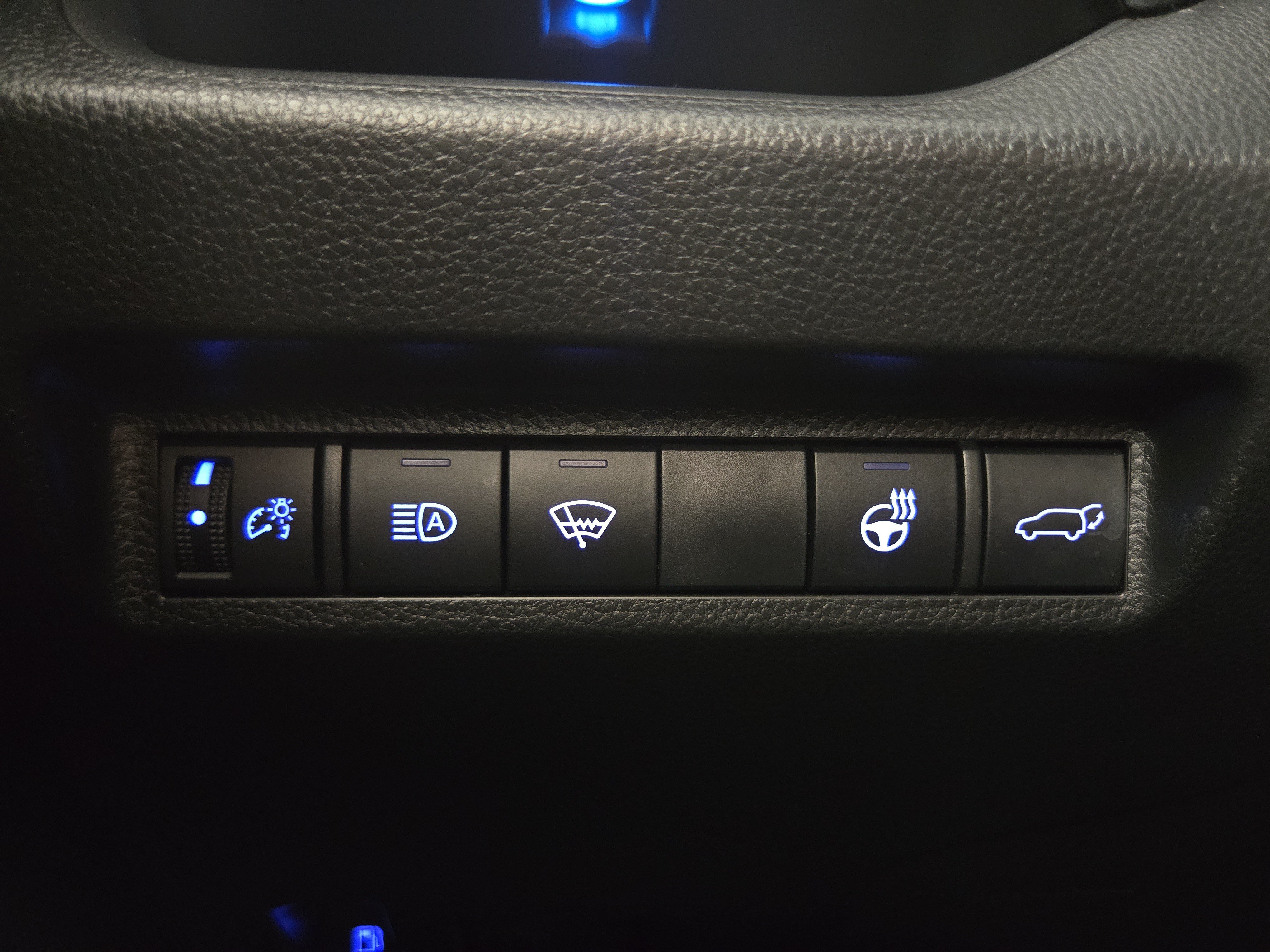 Used 2022 Toyota RAV4 XSE w/ XSE Grade Weather Package AWD/4WD image 25