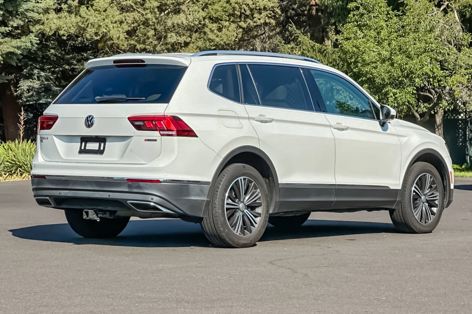 Used 2019 Volkswagen Tiguan SEL w/ 3rd Row Seat Package AWD/4WD image 4
