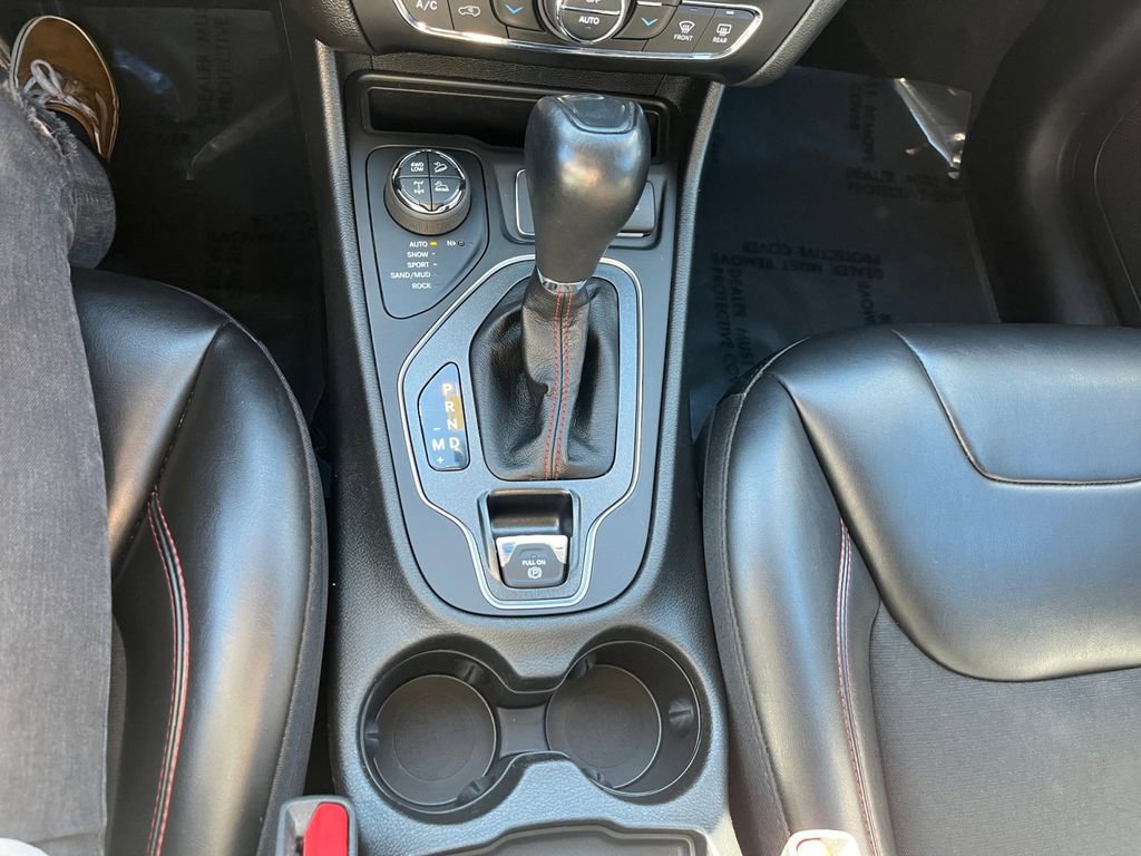 Used 2022 Jeep Cherokee Trailhawk w/ Trailer Tow Group image 14