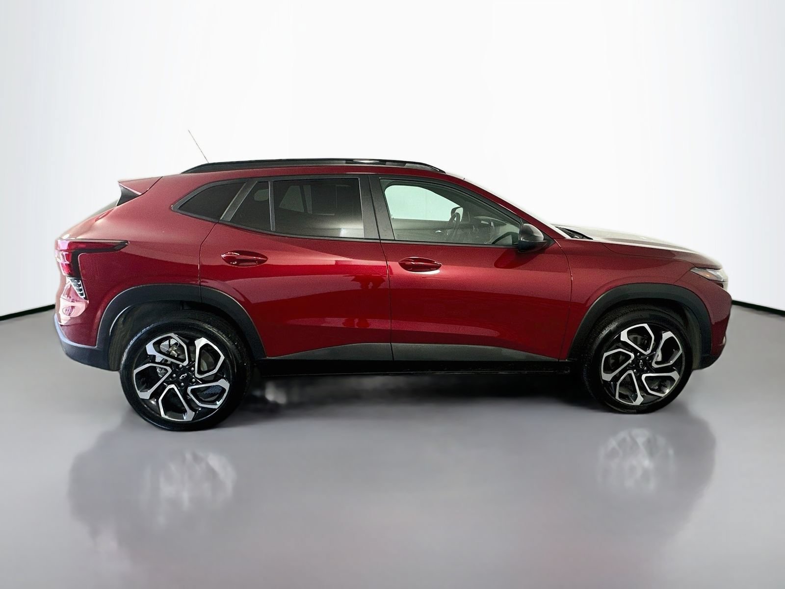Used 2024 Chevrolet Trax RS w/ Sunroof Package FWD image 8