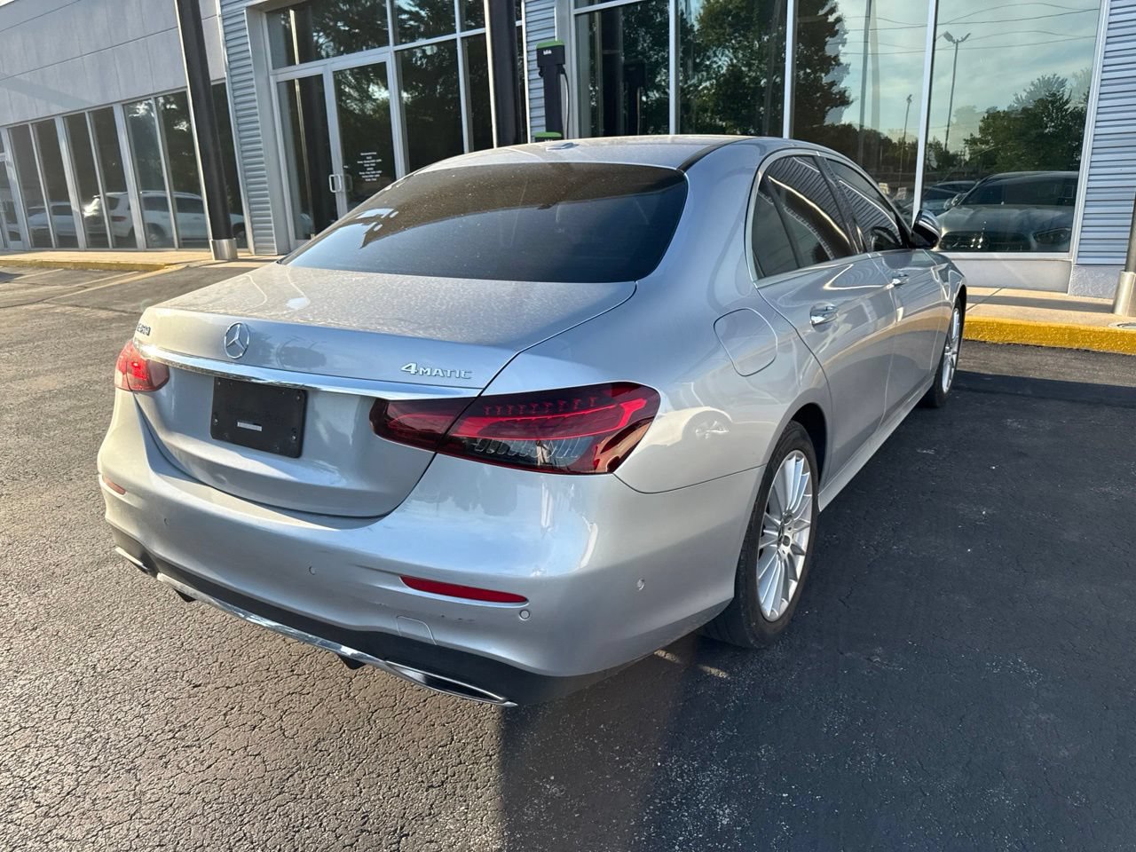 Used 2022 Mercedes-Benz E 350 4MATIC Sedan image 7