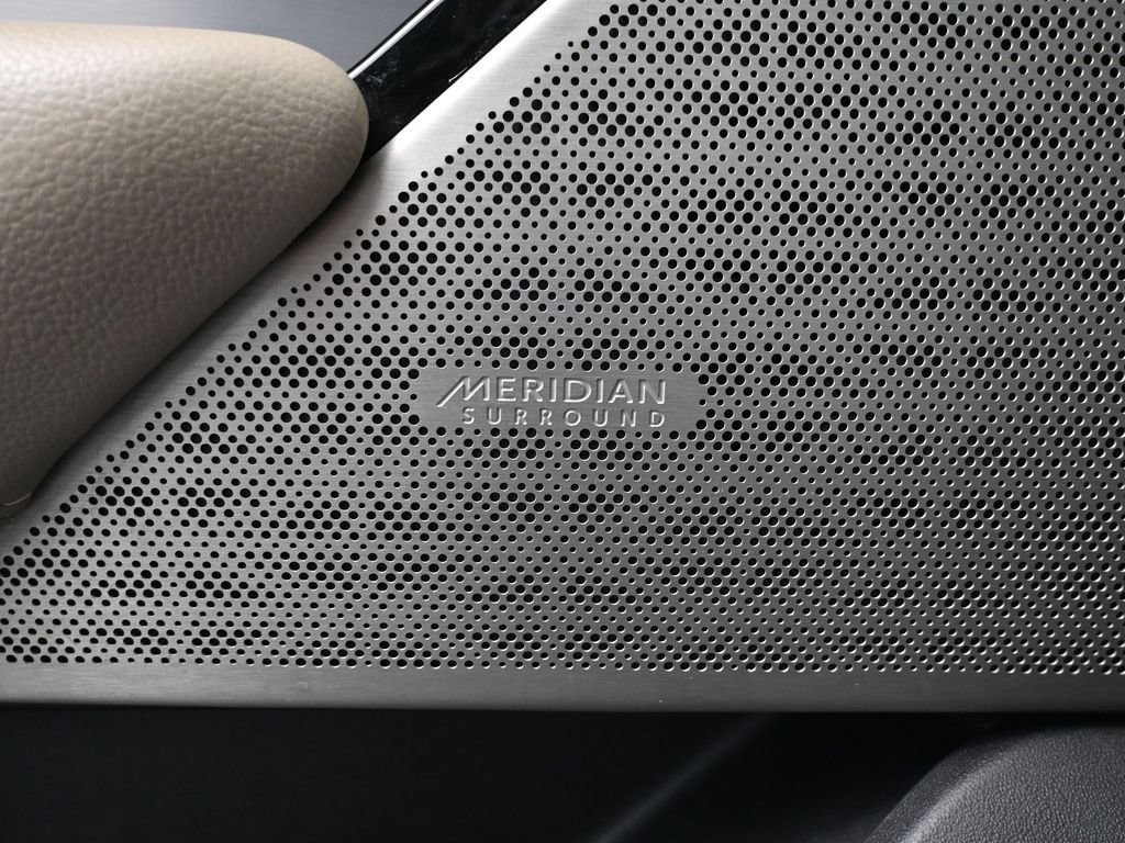 Used 2020 Land Rover Range Rover Velar R-Dynamic S image 22