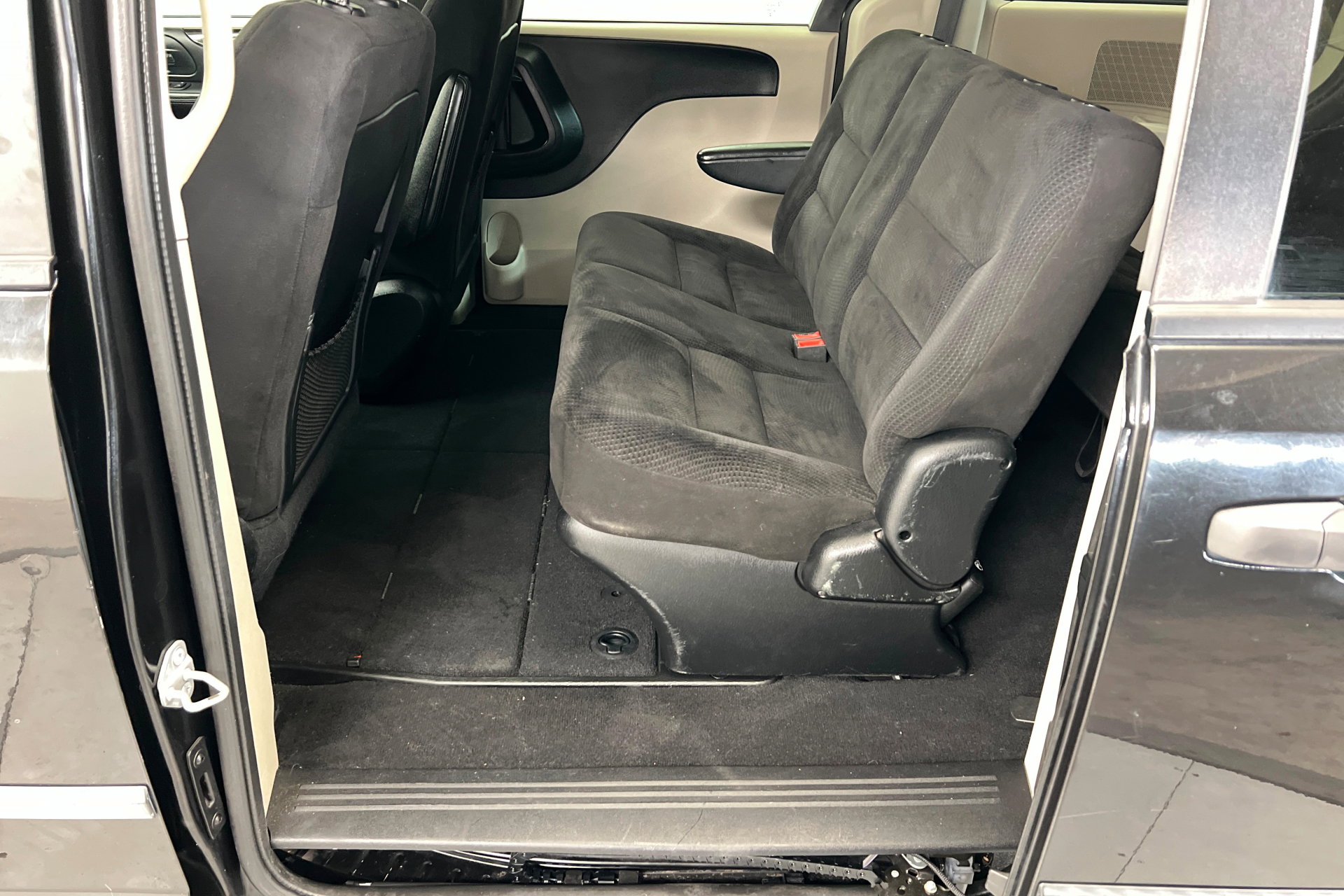 Used 2014 Dodge Grand Caravan American Value Package w/ UConnect Hands-Free Group image 20