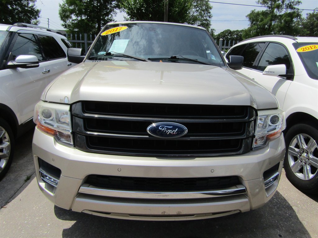 Used 2017 Ford Expedition Limited w/ Equipment Group 301A RWD image 2