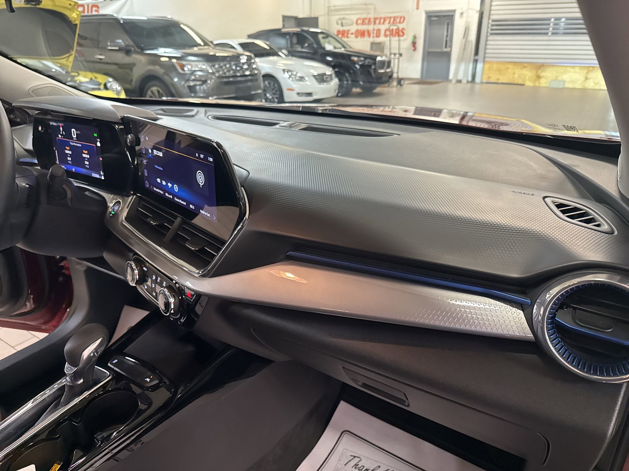 Used 2025 Chevrolet Trax LT w/ LT Convenience Package image 15