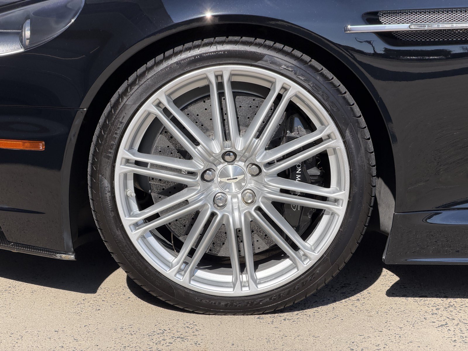 Used 2009 Aston Martin DBS Coupe RWD image 4