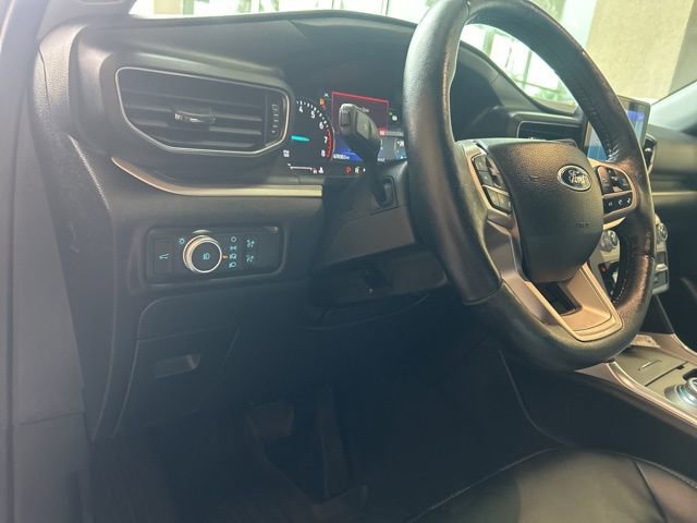 Used 2022 Ford Explorer XLT w/ Equipment Group 202A image 16