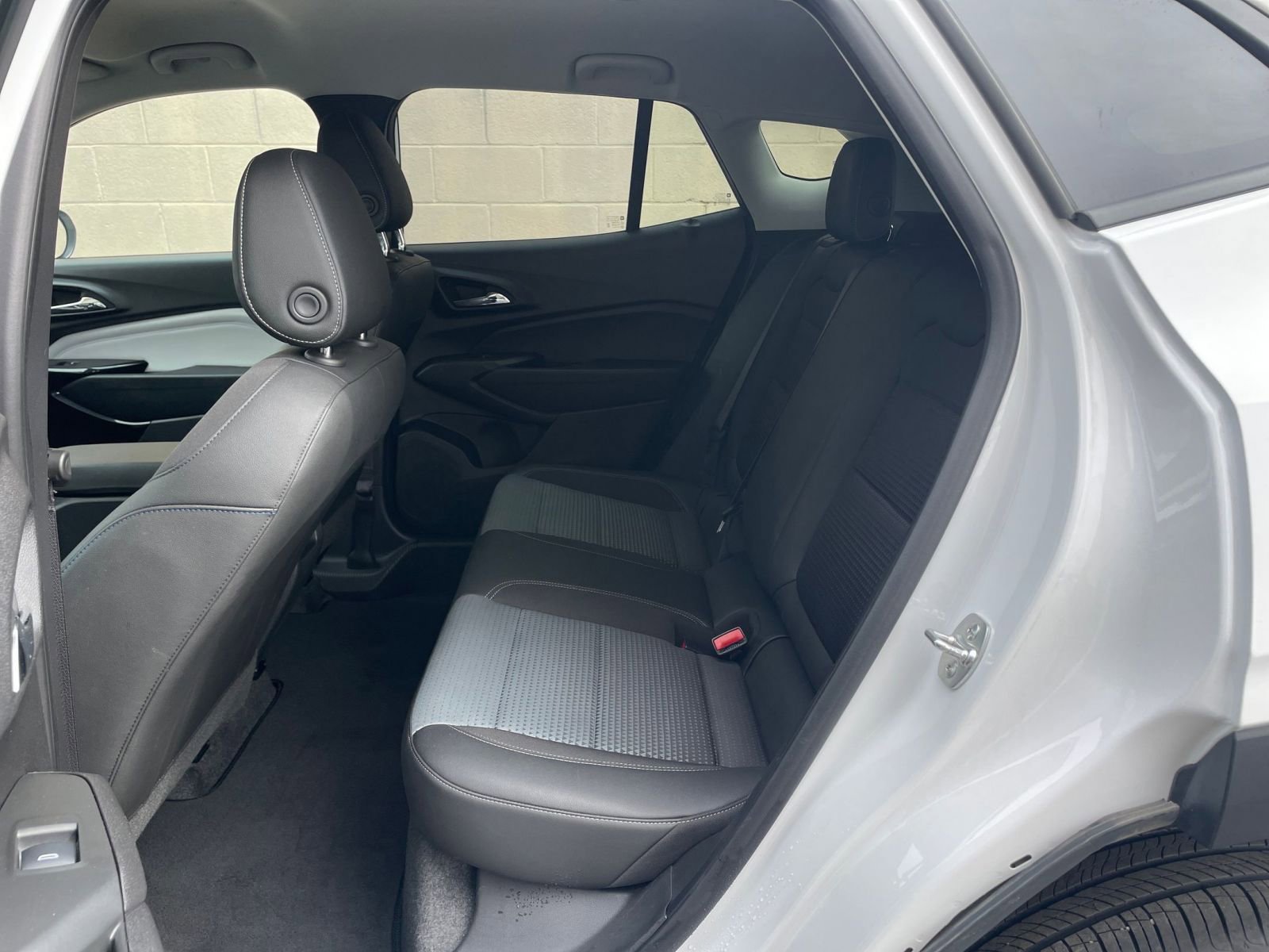 Used 2025 Chevrolet Trax LT image 24