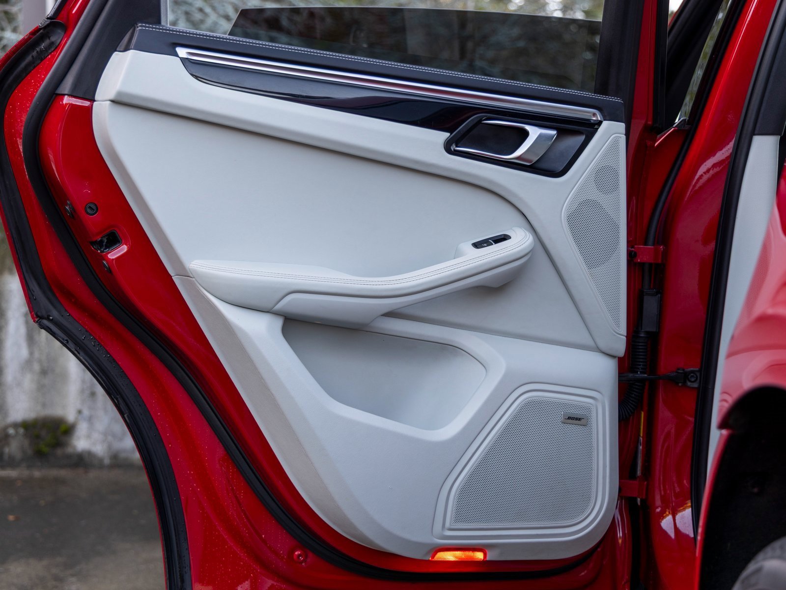 Certified 2024 Porsche Macan Turbo image 40