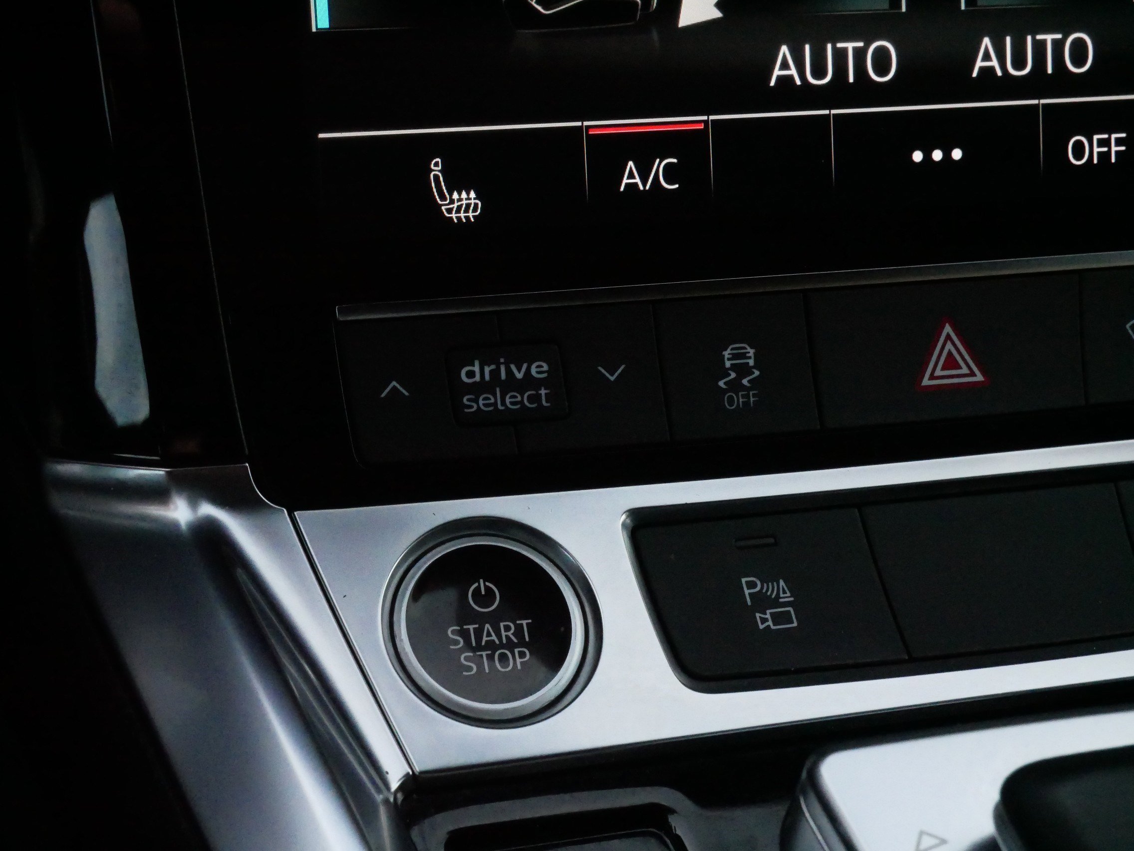 Used 2022 Audi e-tron Premium w/ Convenience Plus Package image 27