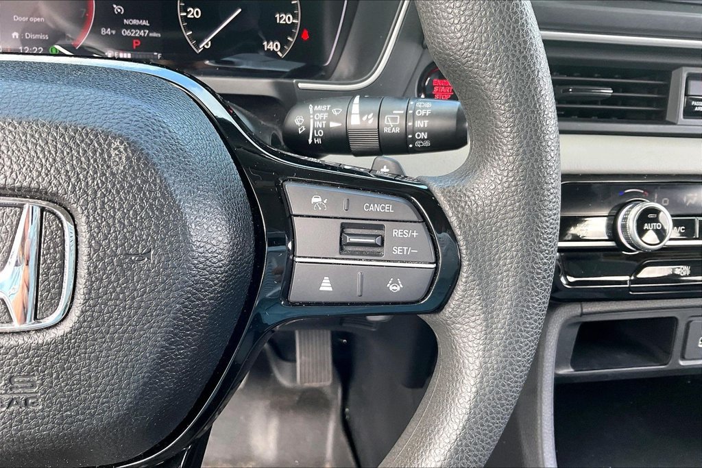 Used 2023 Honda Pilot LX image 12