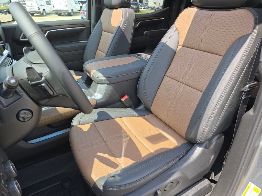Used 2026 Chevrolet Silverado 1500 High Country w/ Technology Package AWD/4WD image 32