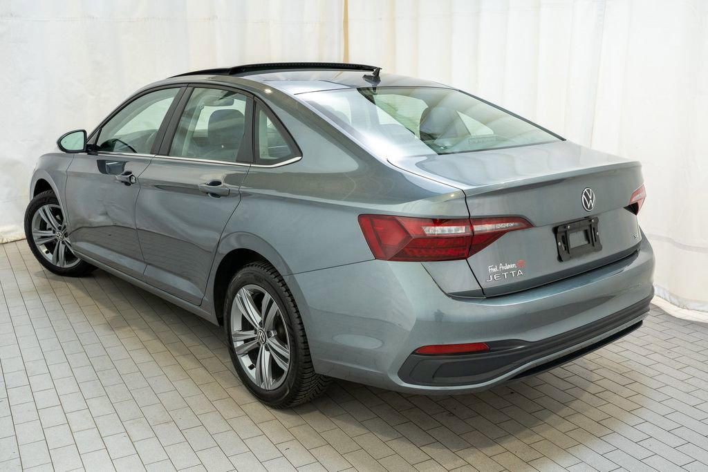 Used 2024 Volkswagen Jetta SE image 3