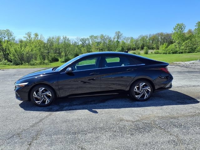 Used 2025 Hyundai Elantra SEL FWD image 29