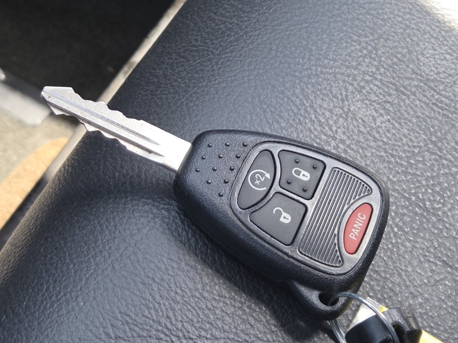 Used 2015 Jeep Compass Latitude FWD image 31