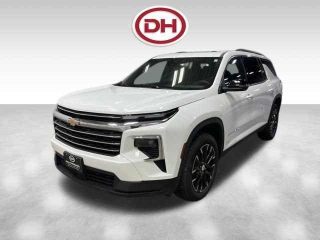 Used 2025 Chevrolet Traverse LT w/ Sun and Wheel Package image 7