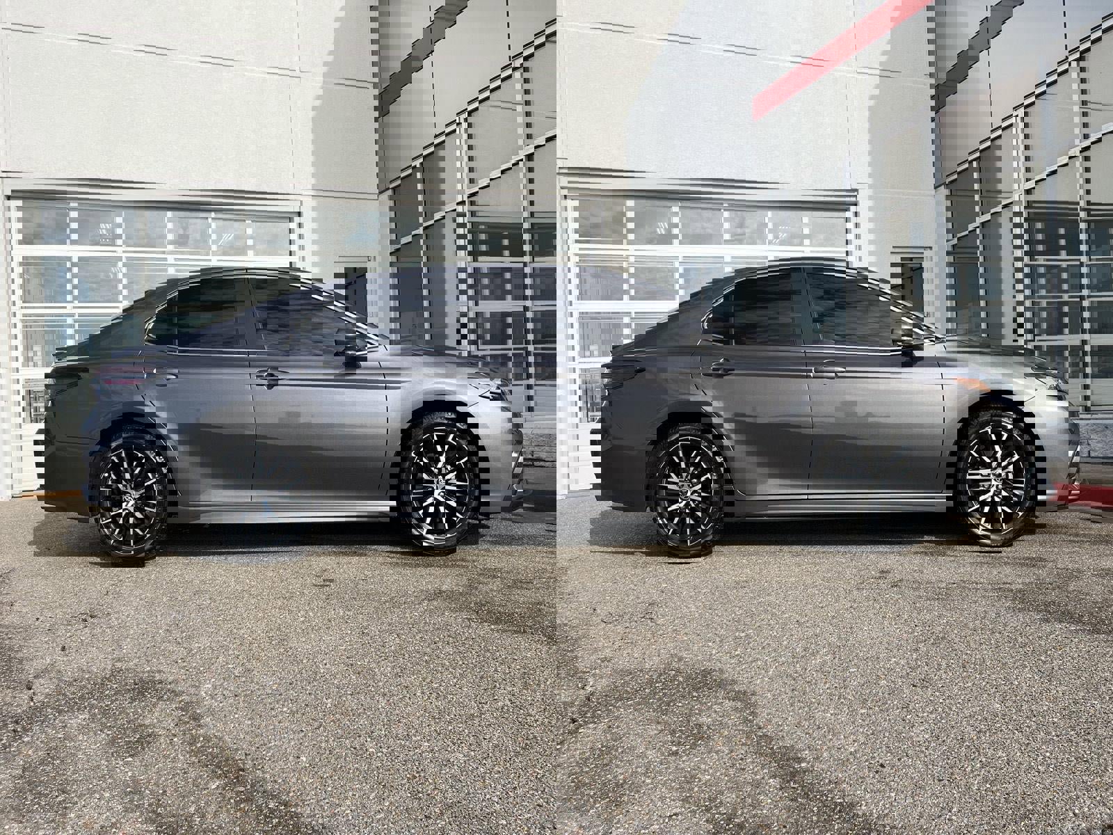 Used 2024 Toyota Camry SE image 11