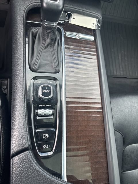 Used 2016 Volvo XC90 T6 Momentum w/ Momentum Plus Package AWD/4WD image 18